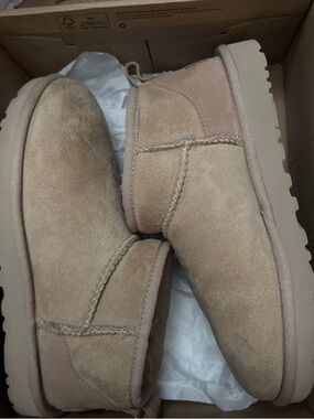 UGG Mini Suede Boot in buckskin size 6 women’s 37EU